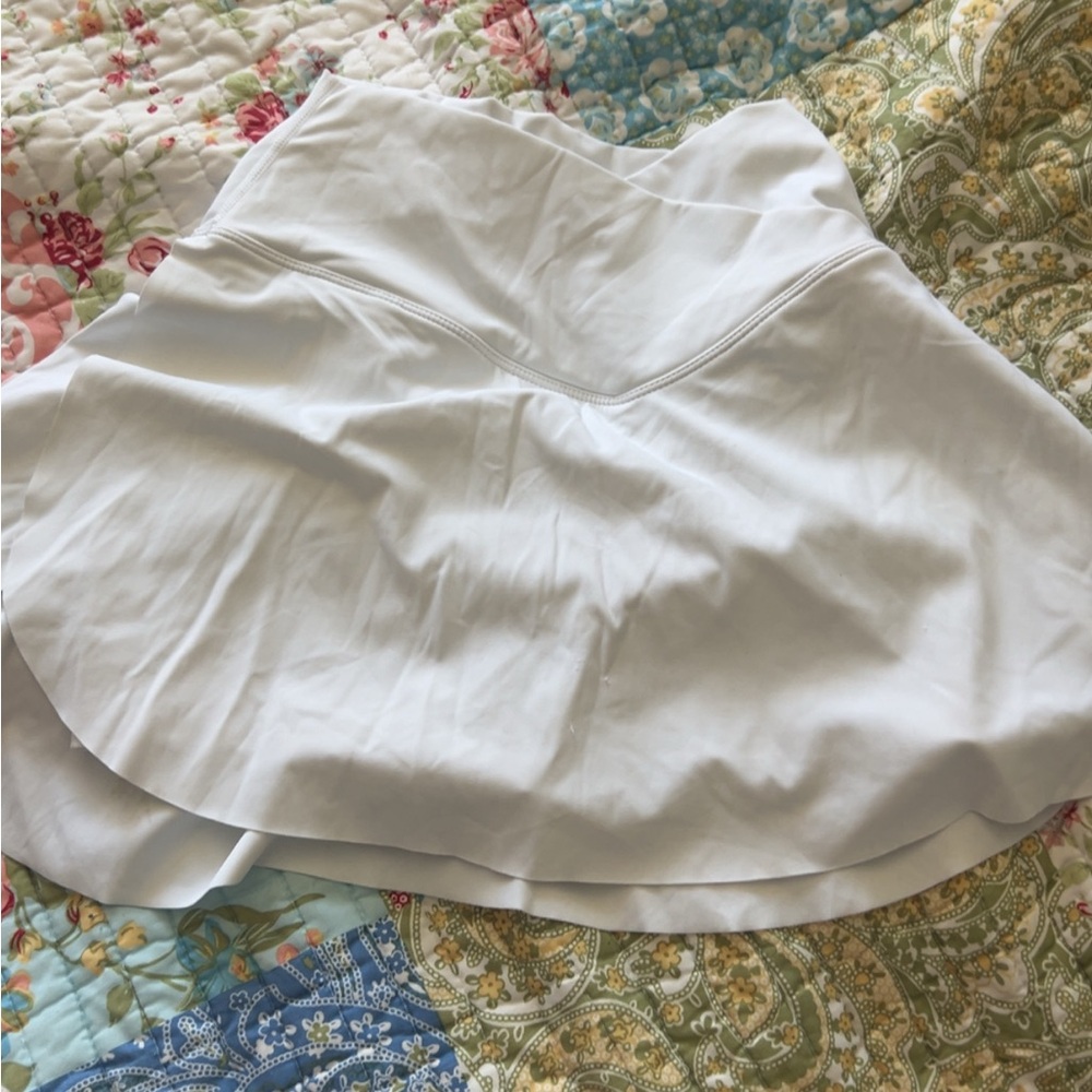 HALARA White mini skort